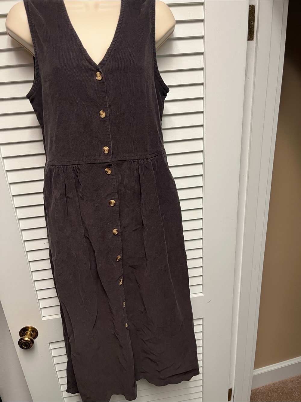 Vintage Cabin Creek Sleeveless Button-Front Midi Dress *with pockets!*